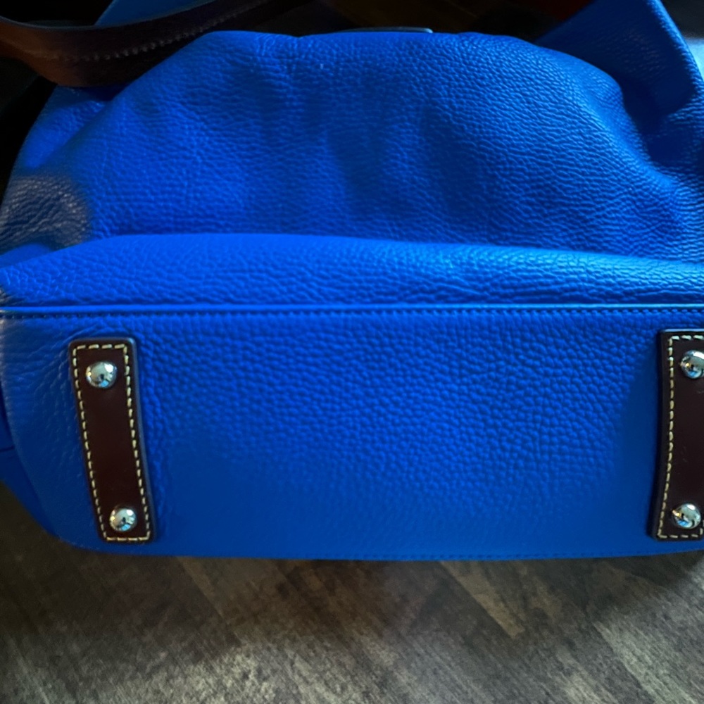 Dooney Bourke new cross body - Picture 2 of 3